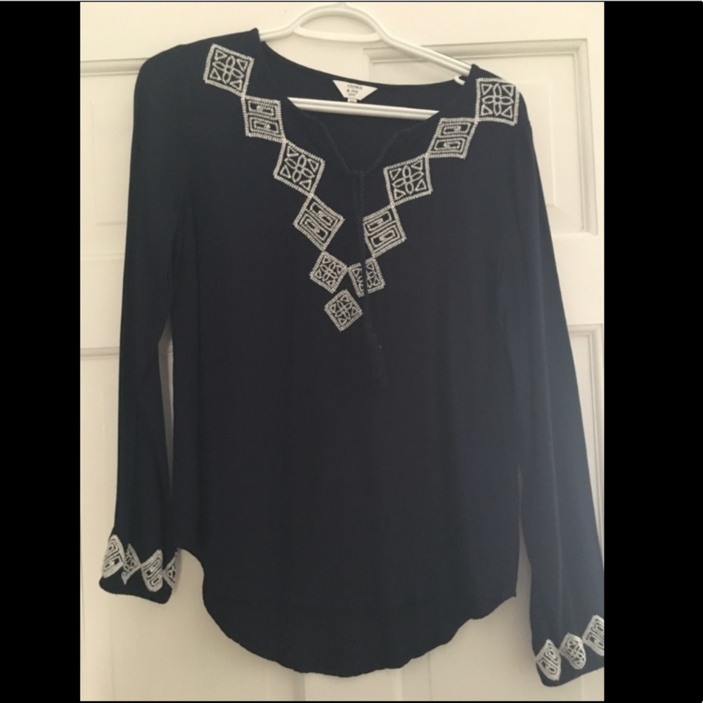 Crown and Ivy Navy Embroidered Blouse Petite S